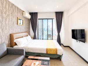 Skyline Grand City Condo