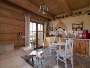 Comfortable apartment, 2 levels, close to beach