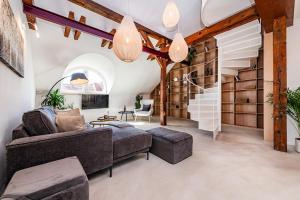 High-class rooftop apt with spacious terrace