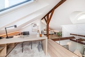 High-class rooftop apt with spacious terrace