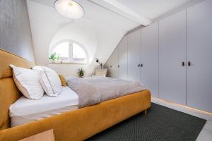 High-class rooftop apt with spacious terrace
