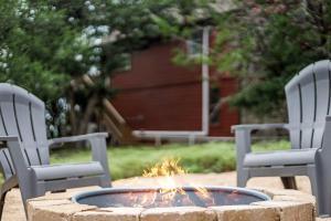 3BR Hill Country Cabin Near Canyon Lake