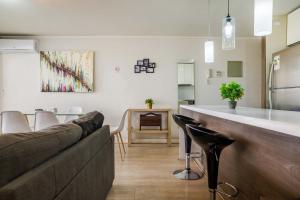Exclusive Apt in Las Condes Balcony & Pool