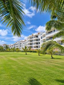 The Beach Crystal Lagoon luxury & private Jacuzzi