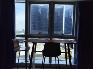 Uptown Parksuites Tower 1