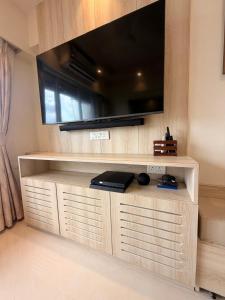 Modern 1BHK High Rise Near Azad Nagar Metro EK Ghar
