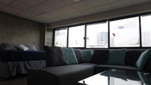 Modern Loft King Bed, Wifi Smart Lock