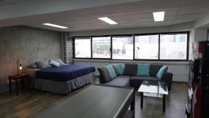 Modern Loft King Bed, Wifi Smart Lock