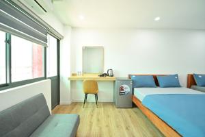 Crowne Cafe 2 - Near Ben Thanh Market