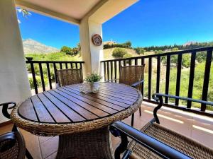 Spacious 3-Bedroom Apartment with Padel and Free Parking