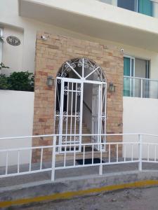 Studio Steps from the Beach plus Parking