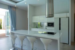 Modern 4BR Villa with Private Pool & Mountain Views