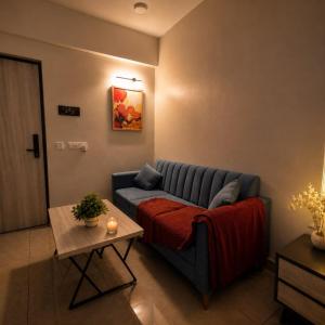 BLUE IRIS - Luxury ROOM, onsite swimming pool and 15 min from airport, Jaipur