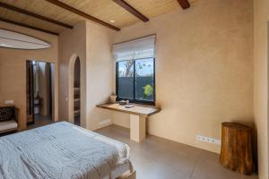 Chic 4BR Villa Near GWK, Pool, Sauna & Firepit