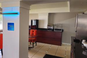 Days Inn & Suites by Wyndham Tampa Fairground-Casino-Ybor