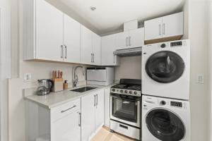 Quiet, cozy 2BR1BA private entry suite near Skytrain