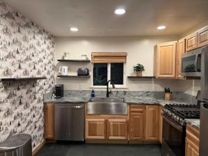 Mountain Cabin wHot Tub & Washer Dryer