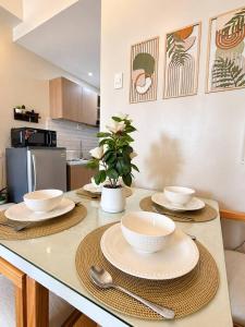 Havens Condo - New 1BR Pool Short term & Monthly Stays Fast Wifi