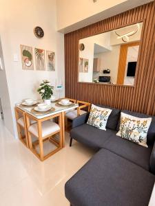 Havens Condo - New 1BR Pool Short term & Monthly Stays Fast Wifi