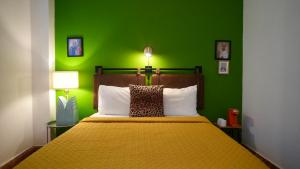 1818 Loíza Street Shared & Private Rooms