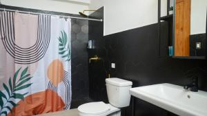 1818 Loíza Street Shared & Private Rooms