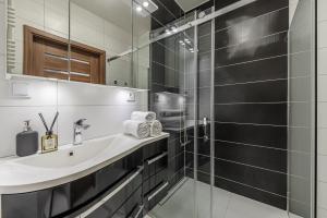 Lumina I Wola 3-Room Apart with Parking I Balcony & City View