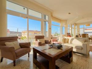 Relax by your private pool WiFi and Canary Views