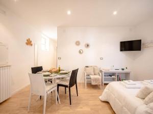 Ravanas Modern Central Apartment