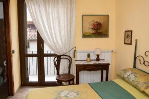 INTERA CASA CON GROTTINO nel cuore del borgo
