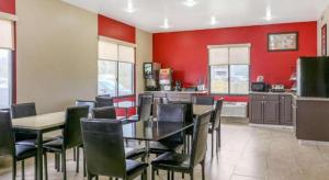 Econo Lodge Shorewood