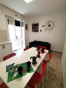 The BrightSide Pisa, Family & Friends Flat with 2 Bathrooms, 2 Balconies & Strong WiFi