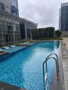 COZI Modern Uptown Parksuites