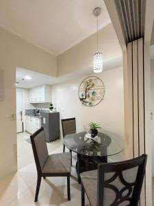 COZI Modern Uptown Parksuites