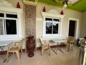 LobocAirbnb Travellers Inn