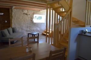 Gîtes La ferme accrochée à la colline