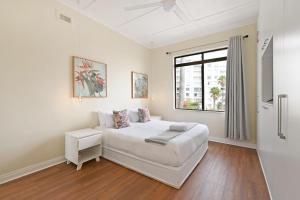 Sea View Ocean Facing Spacious 1 Bedroom Apartment
