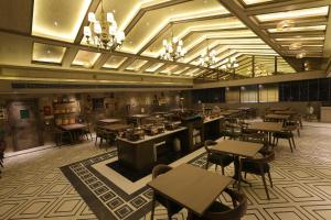 Hampton By ICs
