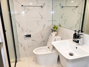 803 - Quiet Condo in City Centre
