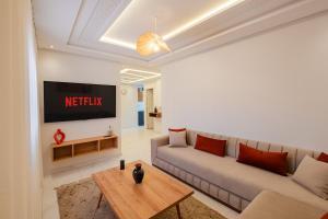 Modern Apt private spa, Sunset,5mn to airport