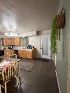 Cozy centrally located home looking for guests