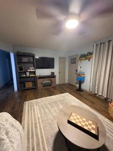 Cozy centrally located home looking for guests