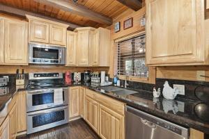 Real log cabin in the Pines with large game room!