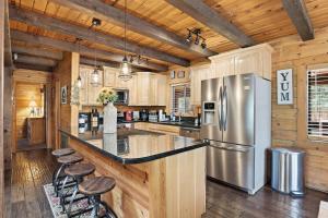 Real log cabin in the Pines with large game room!