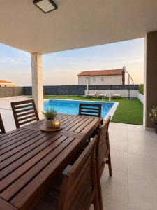 Sun & Sea Apartment with private pool