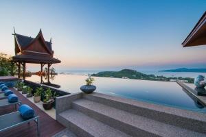 Villa Morel, 7BR Hilltop Estate with Pool & Sauna