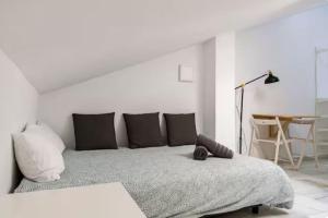 Cozy Studio with Terrace Near Center by TuriVida