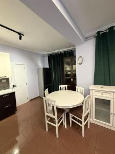 The SunSet Apartment New Bazaar Balcony Free Parking