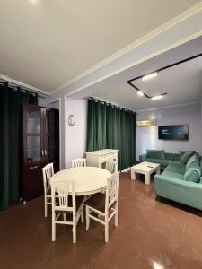 The SunSet Apartment New Bazaar Balcony Free Parking