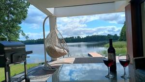 Ostoja Nad Brzegiem Lake View & Jacuzzi