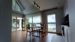 Ostoja Nad Brzegiem Lake View & Jacuzzi